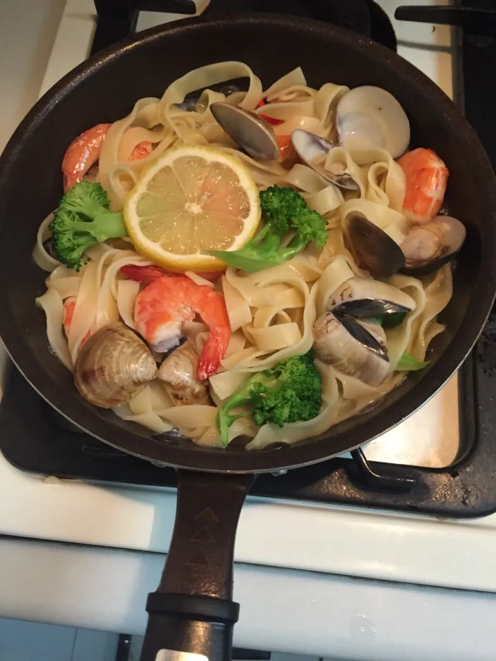 Spicy shrimp tagliatelle with lemon sauce 檸檬辣蝦鳥巢麵|dev leeさん