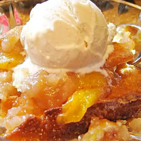 Peach Cobbler W/ A Scoop Of New York Vanilla Ice Cream On Top....Mmmmm|Sheila Harrisさん