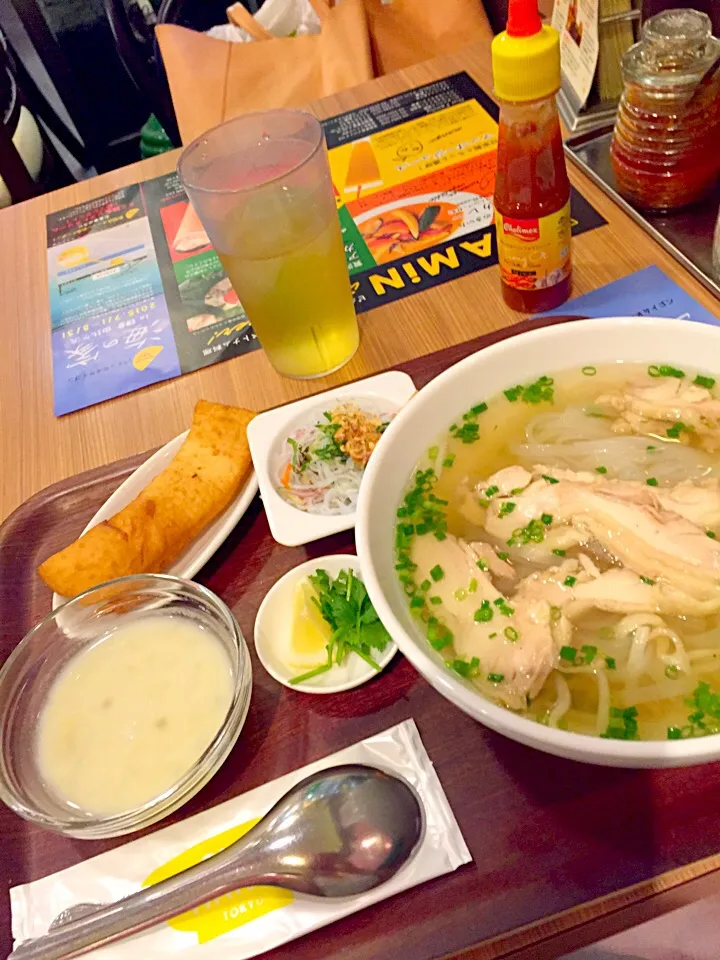 遅めランチ🍴久々のフォー🍜🍃|まみりんごさん