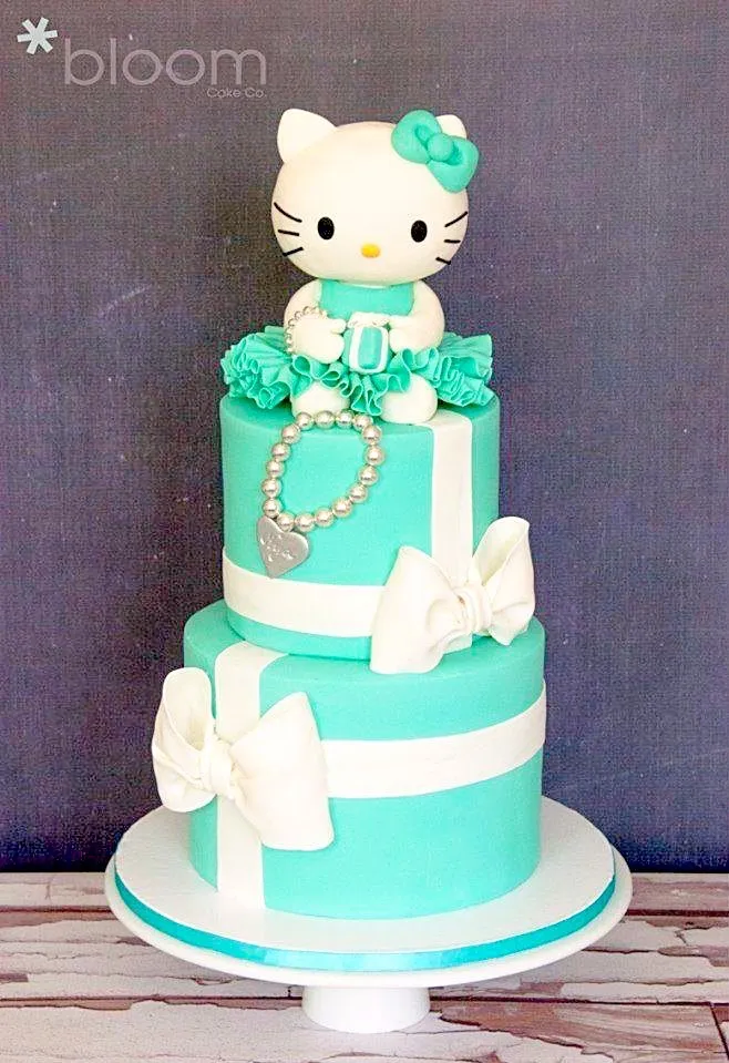 Snapdishの料理写真:Hello kitty cake|hannah.tumblrさん