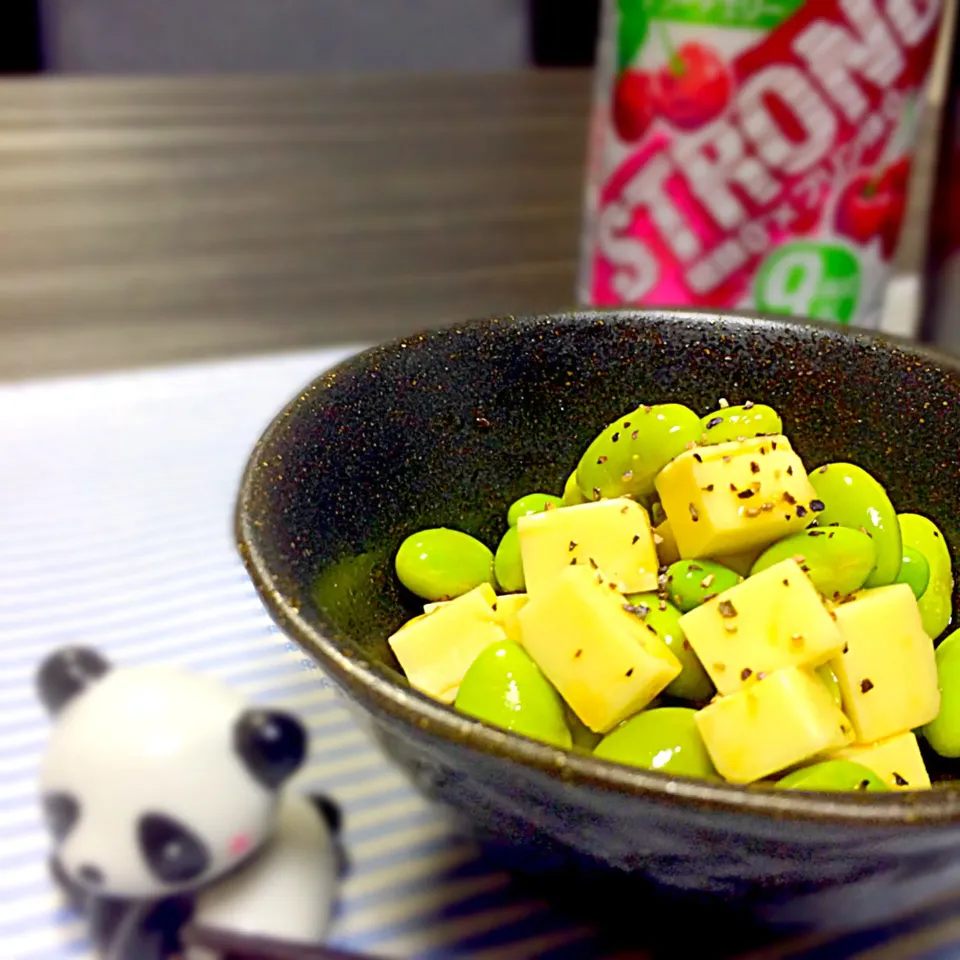 Snapdishの料理写真:枝豆とチーズのおつまみマリネ◟́◞̀♡|さくらさん