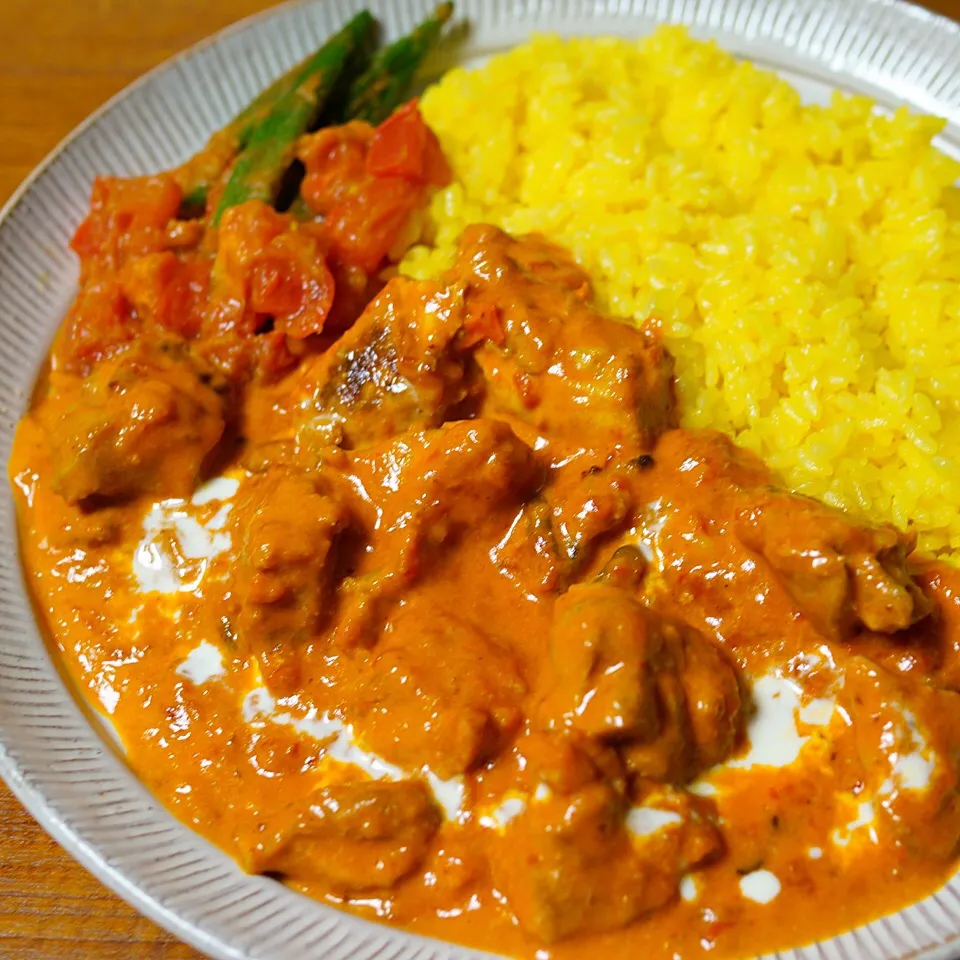 バターチキンカレーとトマトとオクラのサブジ|キヨシュンさん