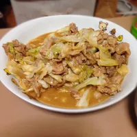 Snapdishの料理写真:豚肉とキャベツの味噌炒め|べーちゃんさん