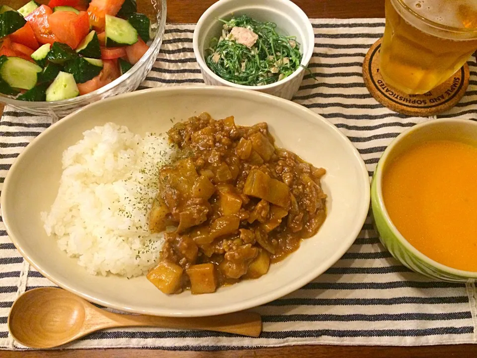 Snapdishの料理写真:蓮根とひき肉のキーマカレー  きゅうりとトマトのサラダ  おかひじきのツナマヨ和え かぼちゃポタージュ|haseseさん