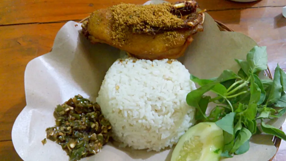 bebek djingkrak #WISATA_KULINER #BEBEK_DJINGKRAK #KOTA_BLITAR #DELICIOUS

🍴|shylvia wulansari kharisma putriさん