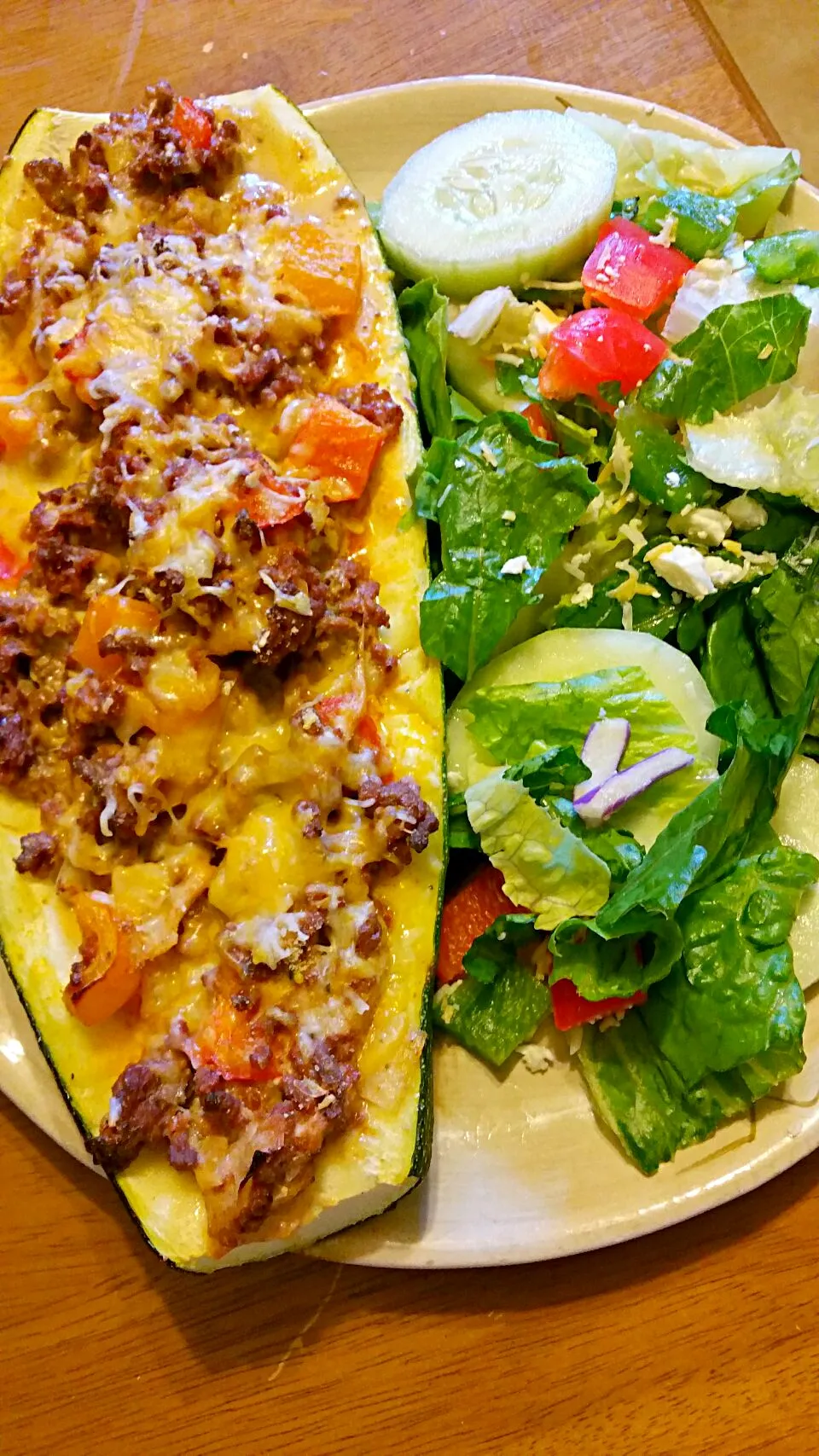 zucchini boat..stuffed with ground meat,peppers,onions and cheese...|mさん