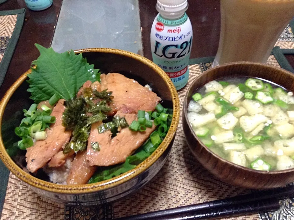 豚丼＆オクラの味噌汁|まぐろさん