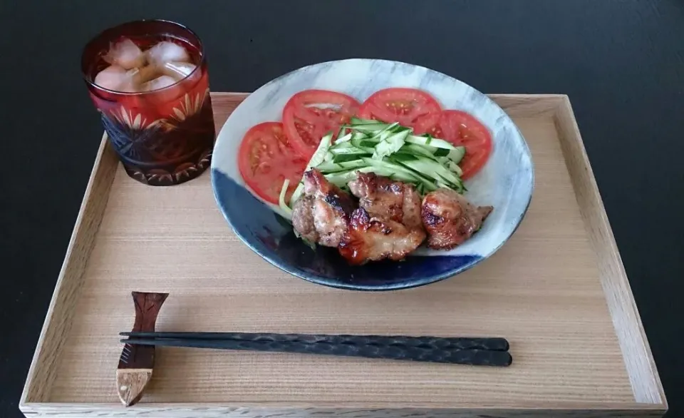 低糖質な朝ごはん
もろみに漬けた鶏肉をグリルで焼きました。
香ばしくて、柔らかくてジューシーです！|akemi🐝さん