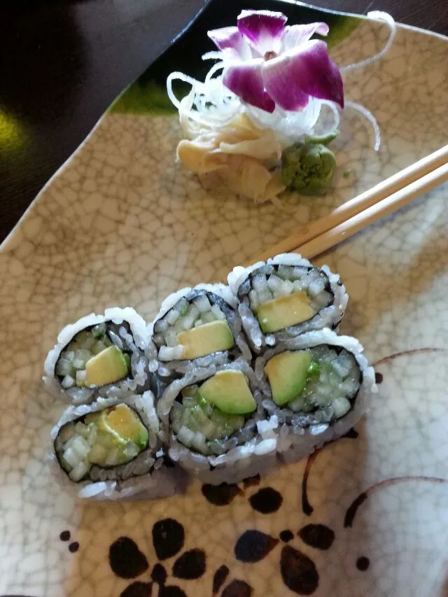 avocado cucumber roll.|Polly Gelfusoさん