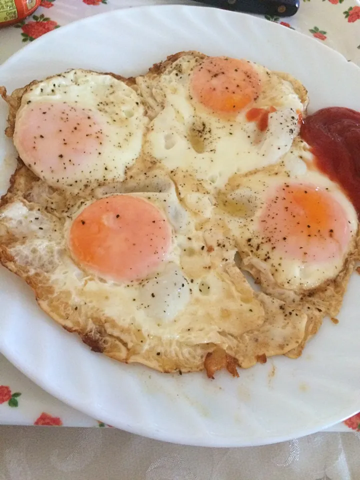 Sunny side up eggs|aida arafatさん