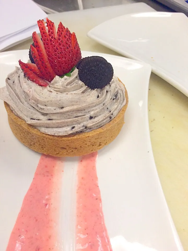 Cookies&Cream No Bake Cheesecake w/Strawberry Cream|Milka Papricaさん