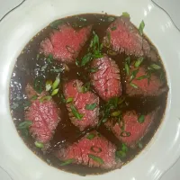 Snapdishの料理写真:hangar steak with shallot beef reduction|Elisha Andersonさん