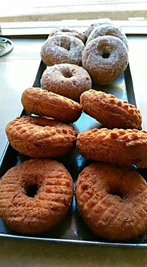 Plain And Powered Cinnamon Donuts|Sheila Harrisさん