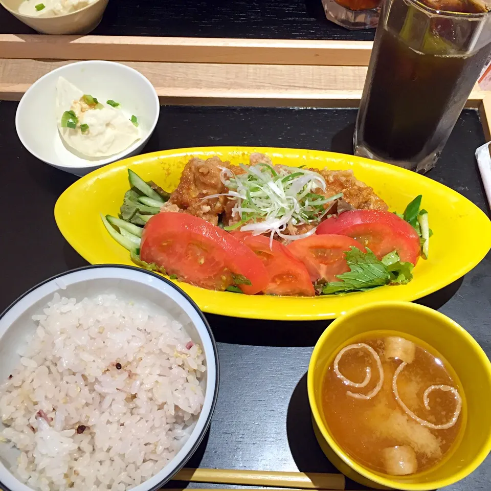 Snapdishの料理写真:A定食＊油淋鶏|りんごっちさん