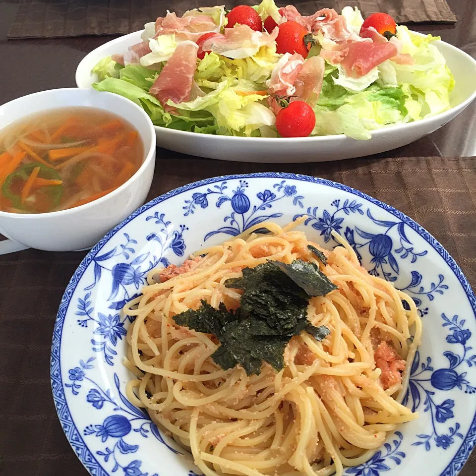 明太子パスタ、野菜スープ、サラダ|純さん