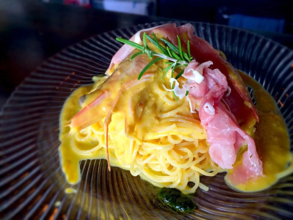 有頭エビと生ハムの県産マンゴーを使ったマンゴーソースパスタ|伊太利食堂ナポリナトさん