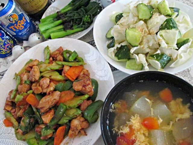 タイ風チキンとシャキシャキ野菜のスパイシーバジル炒め🌴 冬瓜とトマトの卵スープ、酢醤油キャベツ、広東名物の甘いコリコリ茹で油菜など|ふかرさん