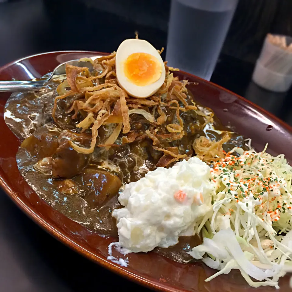 黒カレー➕味玉➕ポテサラ➕フライドオニオン|まあん👽さん