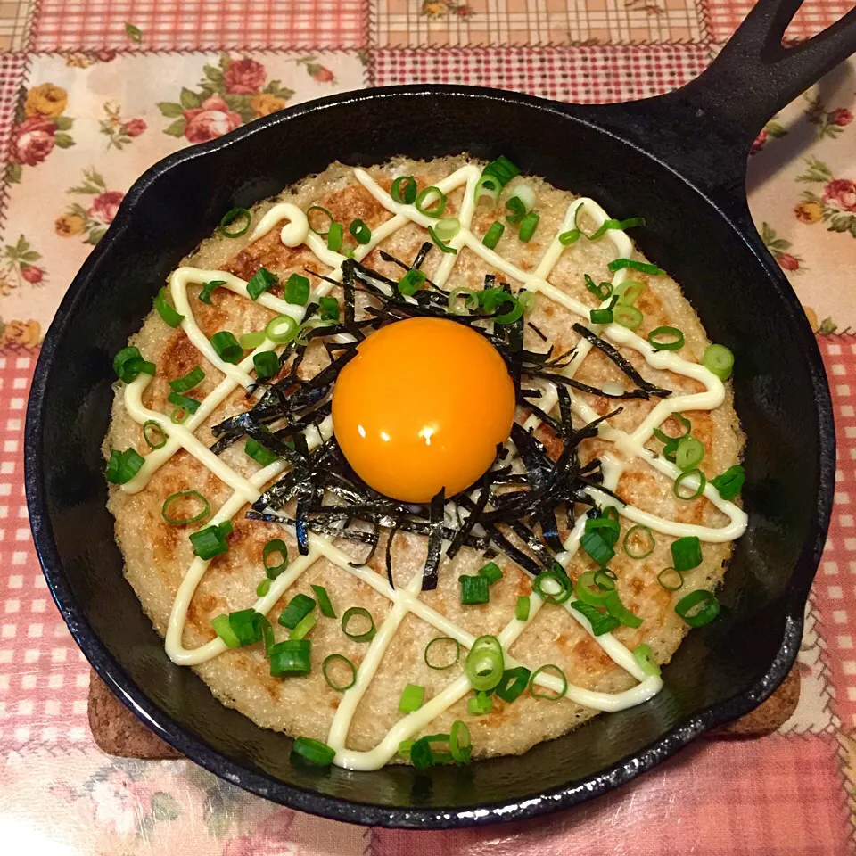 Snapdishの料理写真:ロッジのスキレットdeトロロ焼き🍳|＊ゆみしぼり＊さん