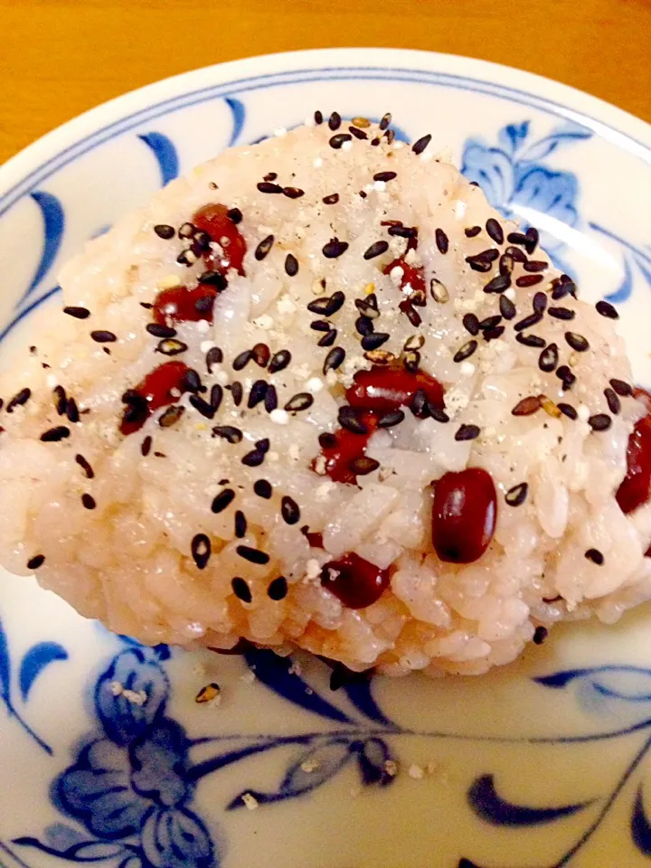 Snapdishの料理写真:お赤飯のおむすび🍙|まいりさん