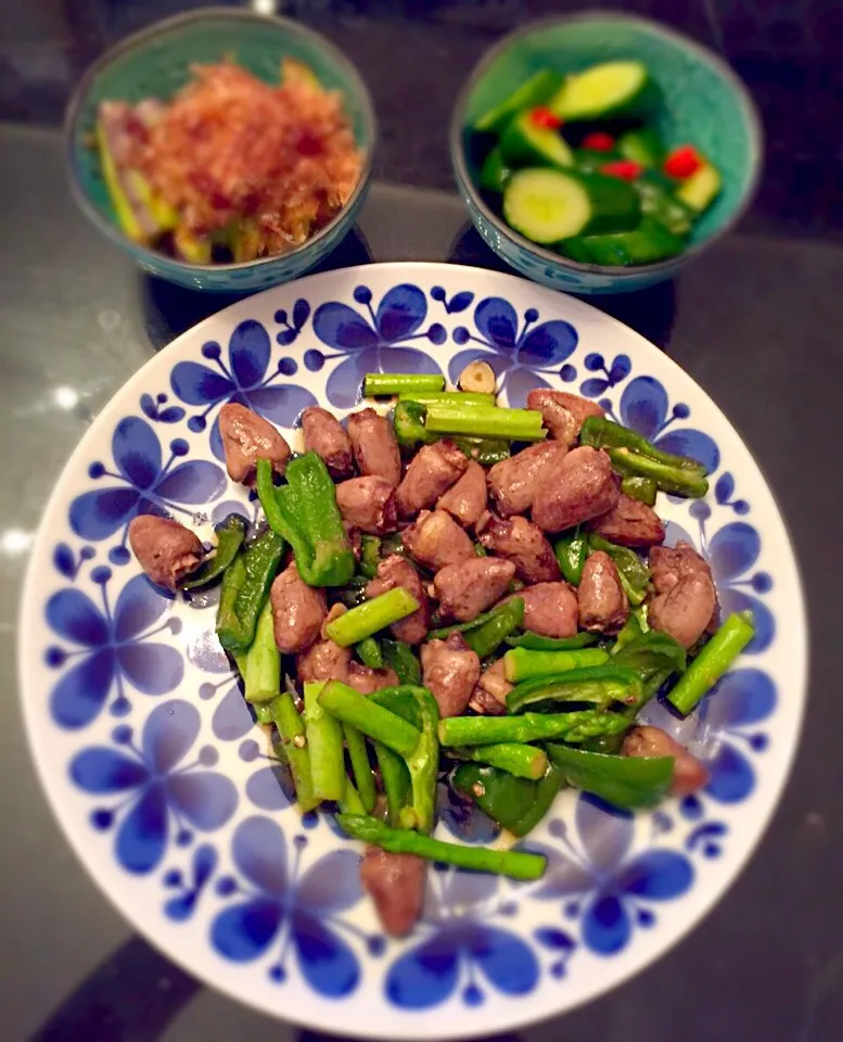 鶏ハツのニンニク炒めと自家製野菜の漬物と焼きなす^ ^|ともかさん