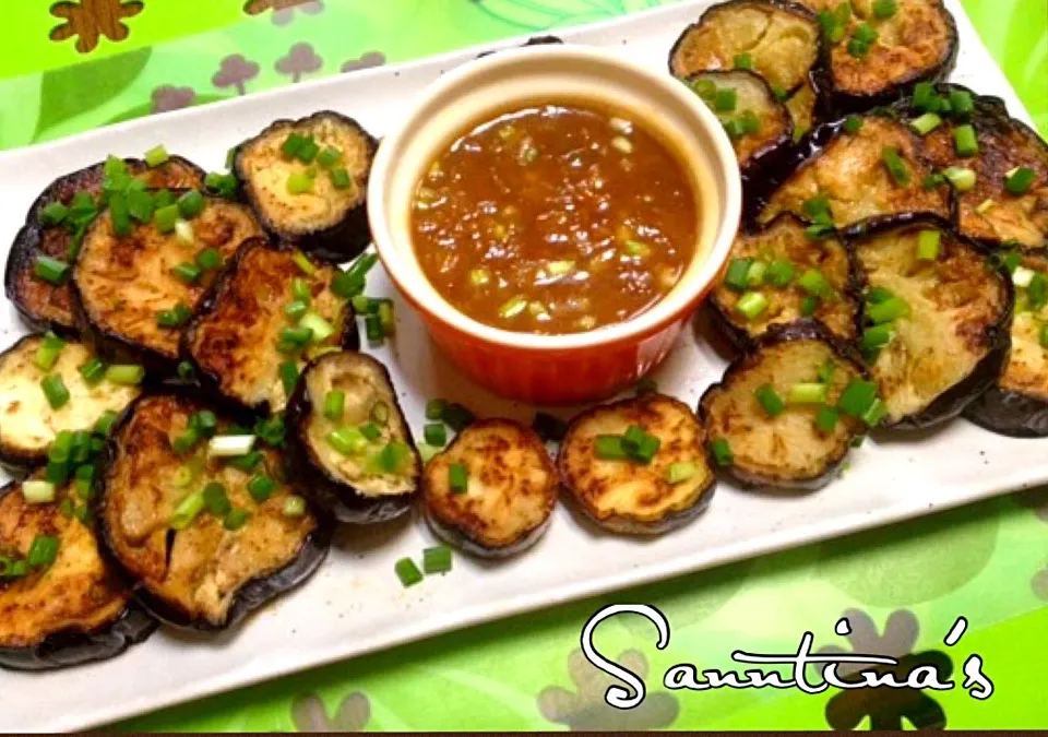 ✨Fried eggplant with miso-based  sauce...焼き茄子..ニンニク&生姜たっぷり入りの味噌ソースでいただきます😋✨|🌺Sanntina🌺さん