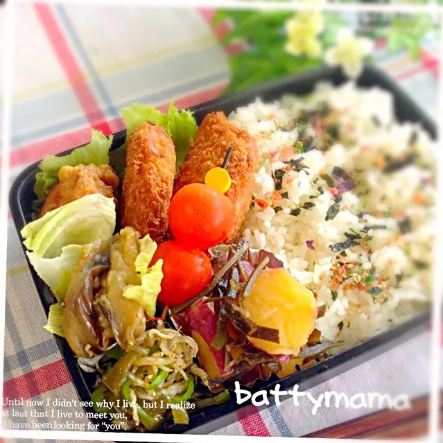 Snapdishの料理写真:ミックスフライ弁当〜Tomokoさんのなす南蛮も入ってる♡battymamaの節約しても美味しいお弁当♡|ばってぃーまま＠♪さん