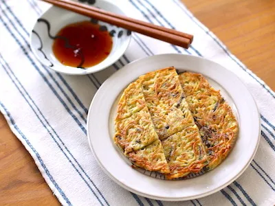 Snapdishの料理写真:余ったそうめんで作る カリカリなそうめんチヂミ #AllAbout|All About 料理レシピさん