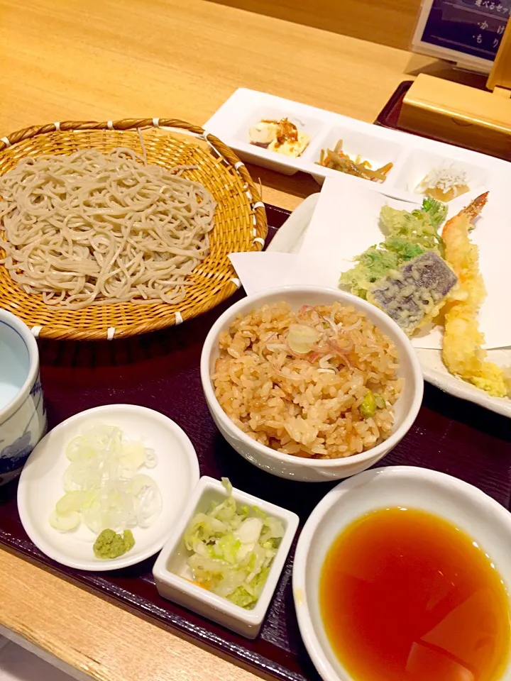 お蕎麦屋さんで遅めランチ🍃|まみりんごさん