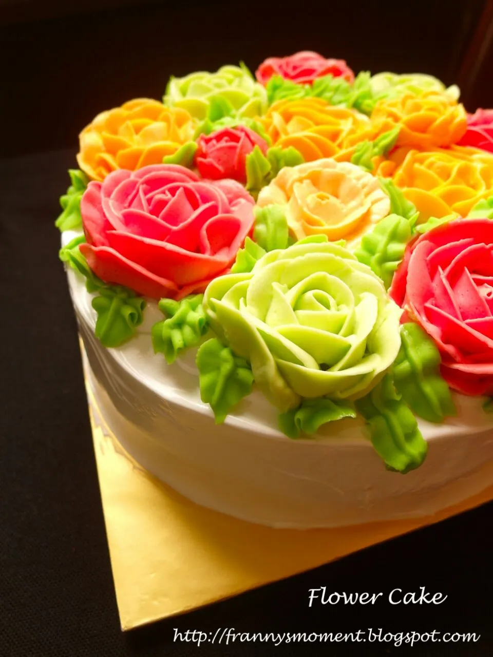 first try of flower decorations .. sponge cake filling with cream mousseline . ..  ~ !~|Frannyさん