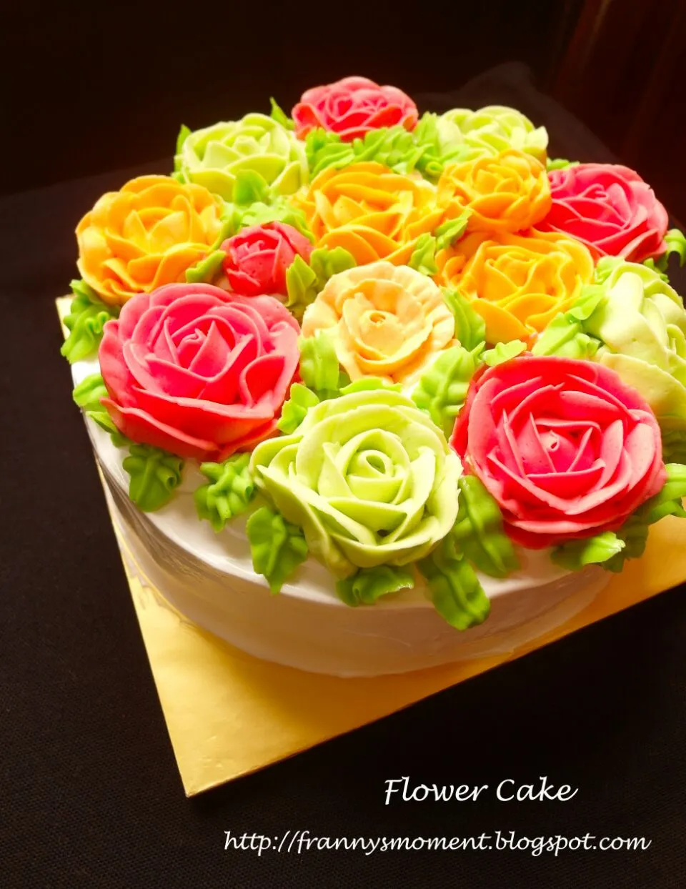 first try of flower decorations .. sponge cake filling with cream mousseline . ..  ~ !~|Frannyさん