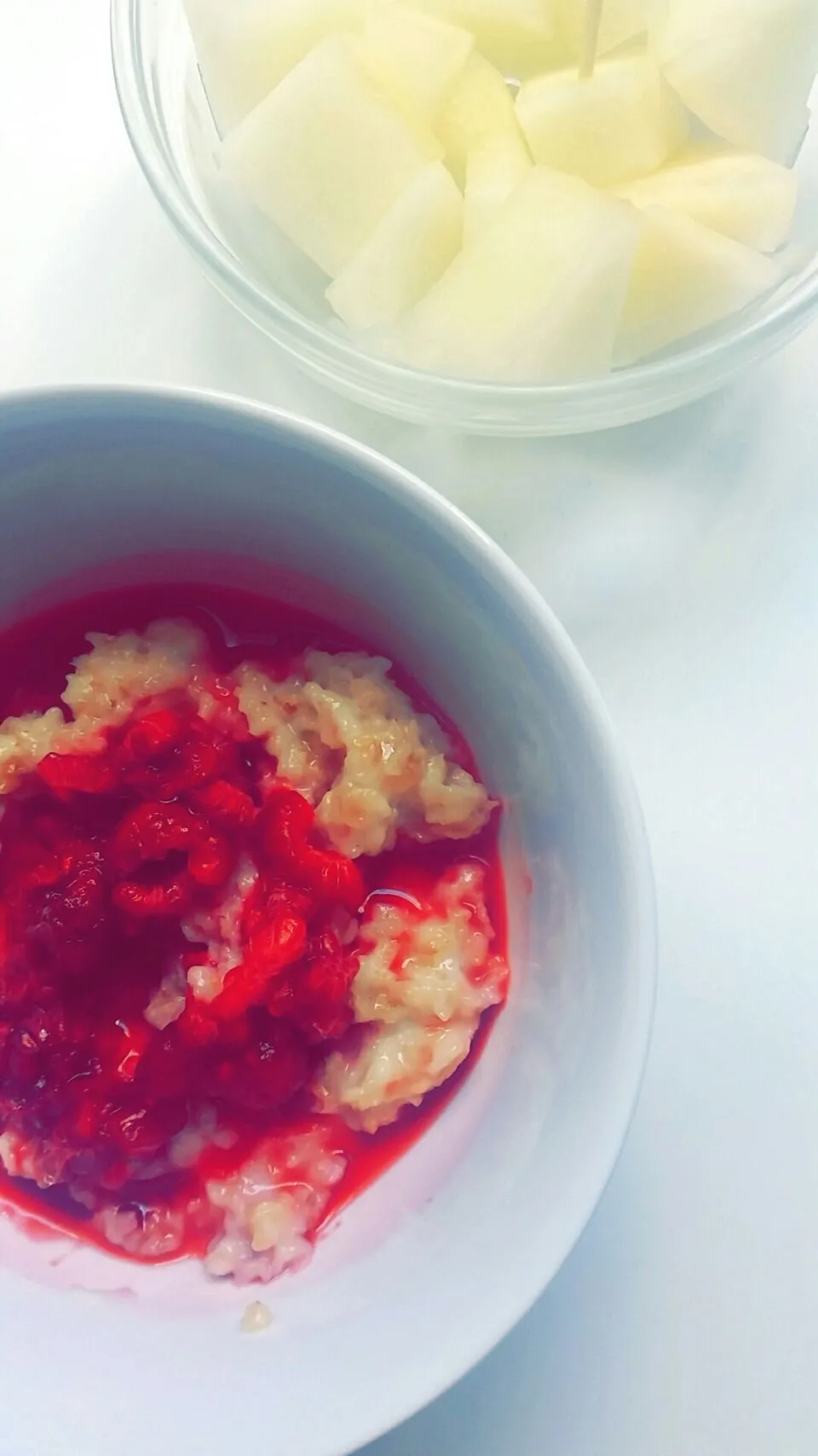 Snapdishの料理写真:#breakfast - oats, raspberry and orange honey on top ! & white melon ♡|Mélissaさん