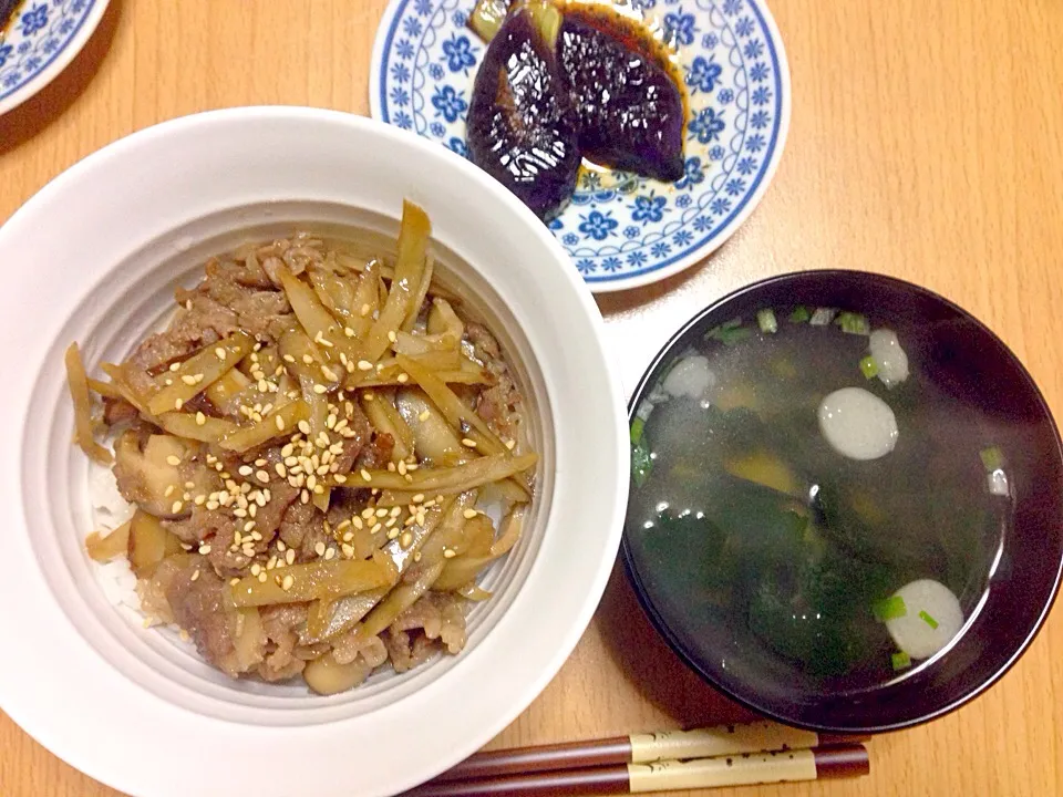 牛肉と牛蒡の甘辛丼と茄子|こんこんさん