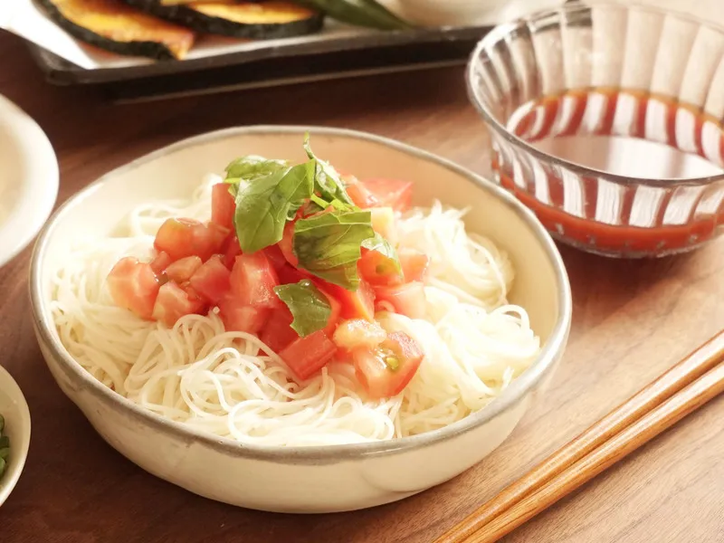 Snapdishの料理写真:洋風アレンジ！ トマトだれの爽やかそうめん #AllAbout|All About 料理レシピさん