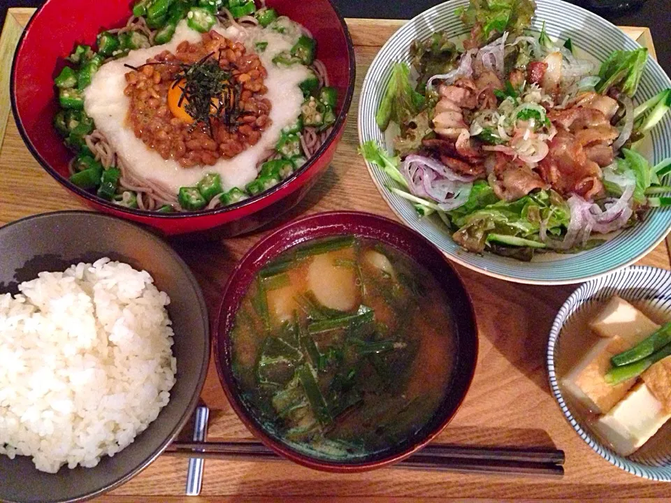 ネバネバ蕎麦、豚バラ炒めサラダ、厚揚げの煮浸し、ニラとジャガイモのお味噌汁|ayumiさん