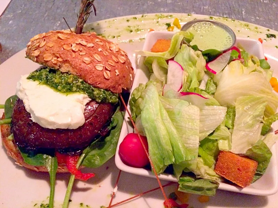 Snapdishの料理写真:Portobello burger with goat cheese 😋|Bobbi Castrovinciさん