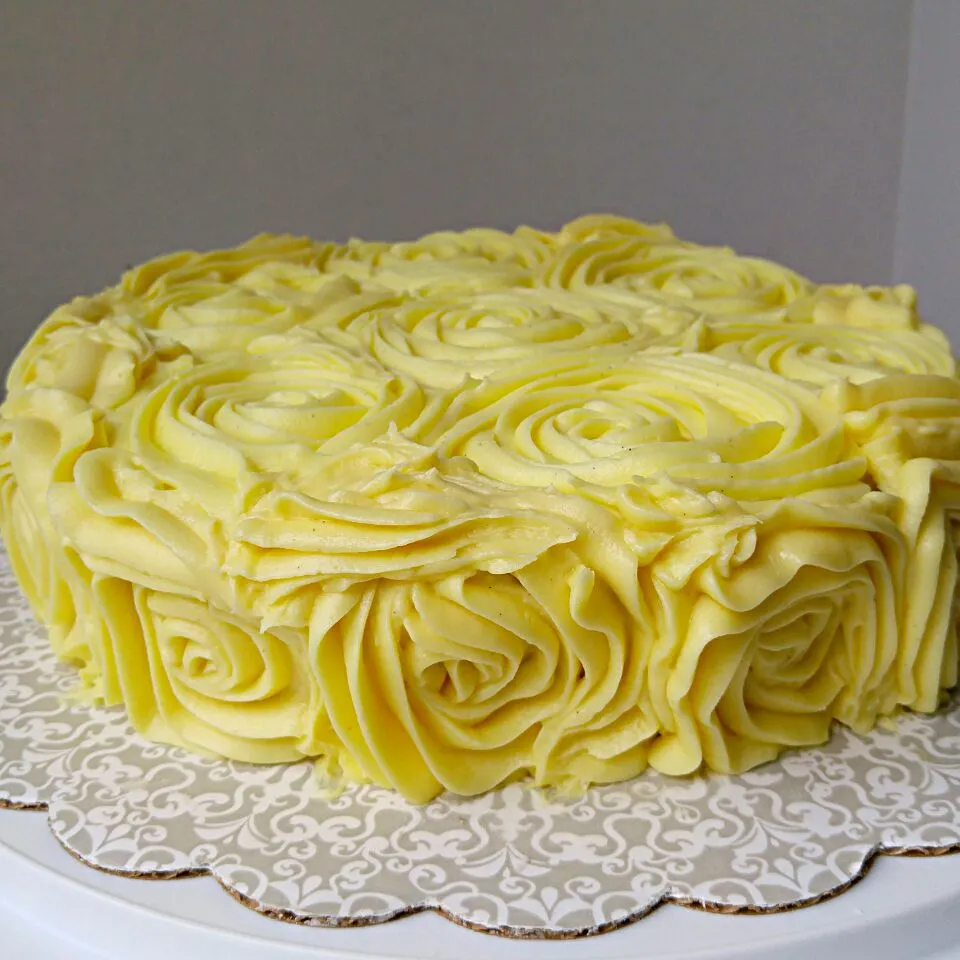 Snapdishの料理写真:Gluten-free yellow cake with vanilla bean buttercream|Allie Sanfordさん