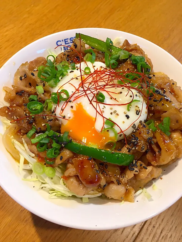 優雨さんの豚バラのピリ辛アジアン丼|まつださんさん