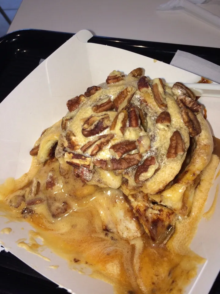 Caramel pecan Cinnabon|aida arafatさん