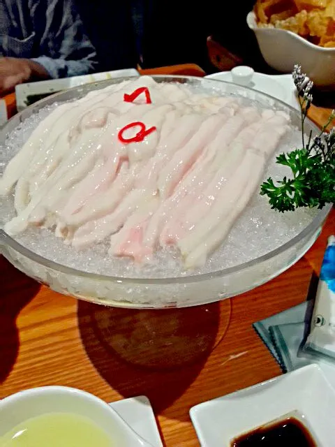 Live cow bone marrow for hotpot|Arthurさん