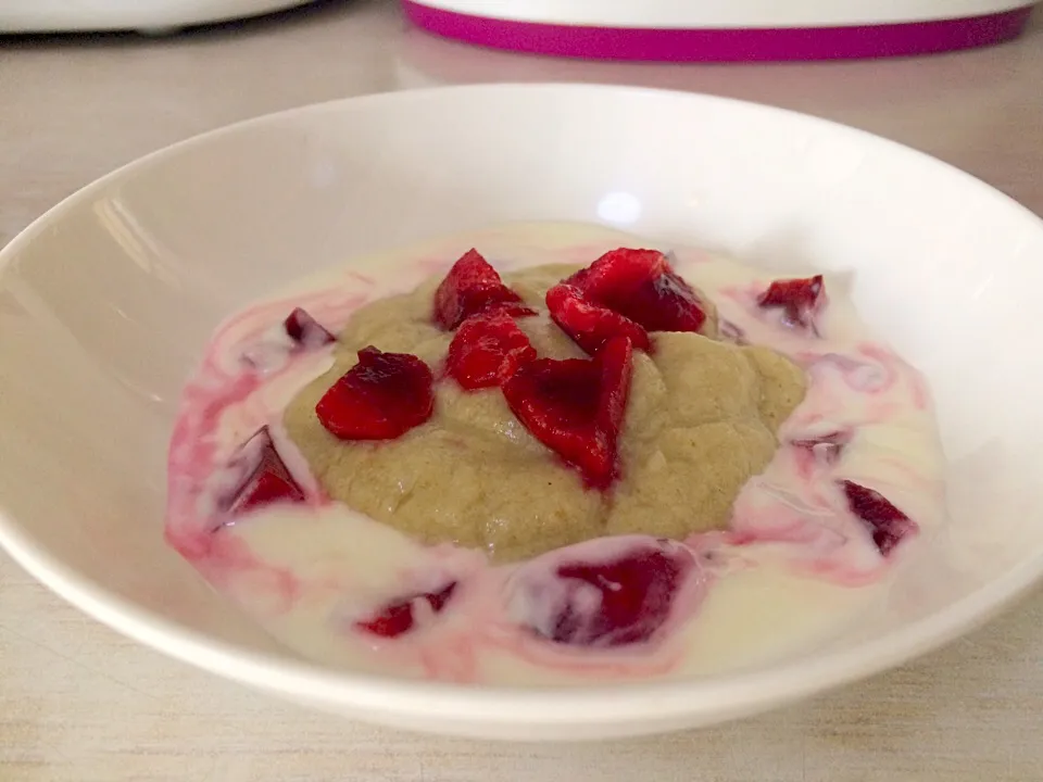 Cherry Greek yogurt with oatmeal|celine lowさん