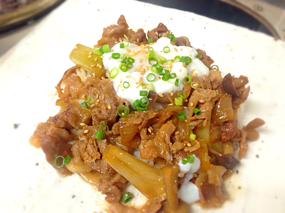 豚ロースのすき焼き丼|りょうぺーさん