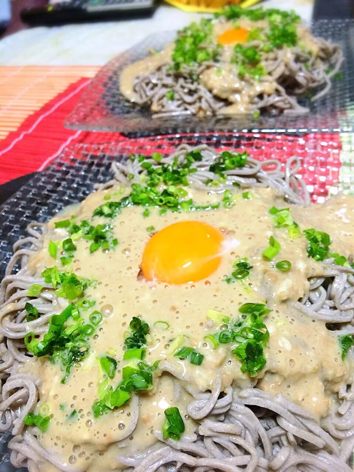 一見とろろ蕎麦に見えますが😁 納豆蕎麦 夏バテにトゥルンとイケちゃう|佐野未起さん