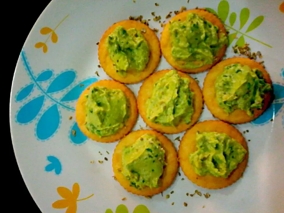 Guacamole Biscuits (eggyolk avocado mayonnaise oregano cumin chilli flakes cilantro lime sugar salt n pepper to taste) ✔|🌼 Pooja's Kitchenette 🌼さん