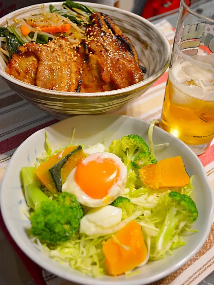 Snapdishの料理写真:とろ〜り卵の温野菜サラダと豚カルビ丼🍻|💖 ジジ 💖さん