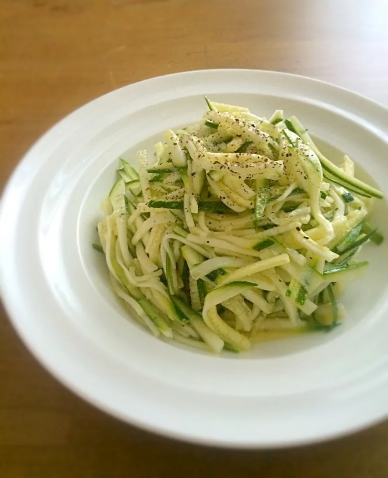 acoさんの料理 ズッキーニの千切りサラダ|acoさん