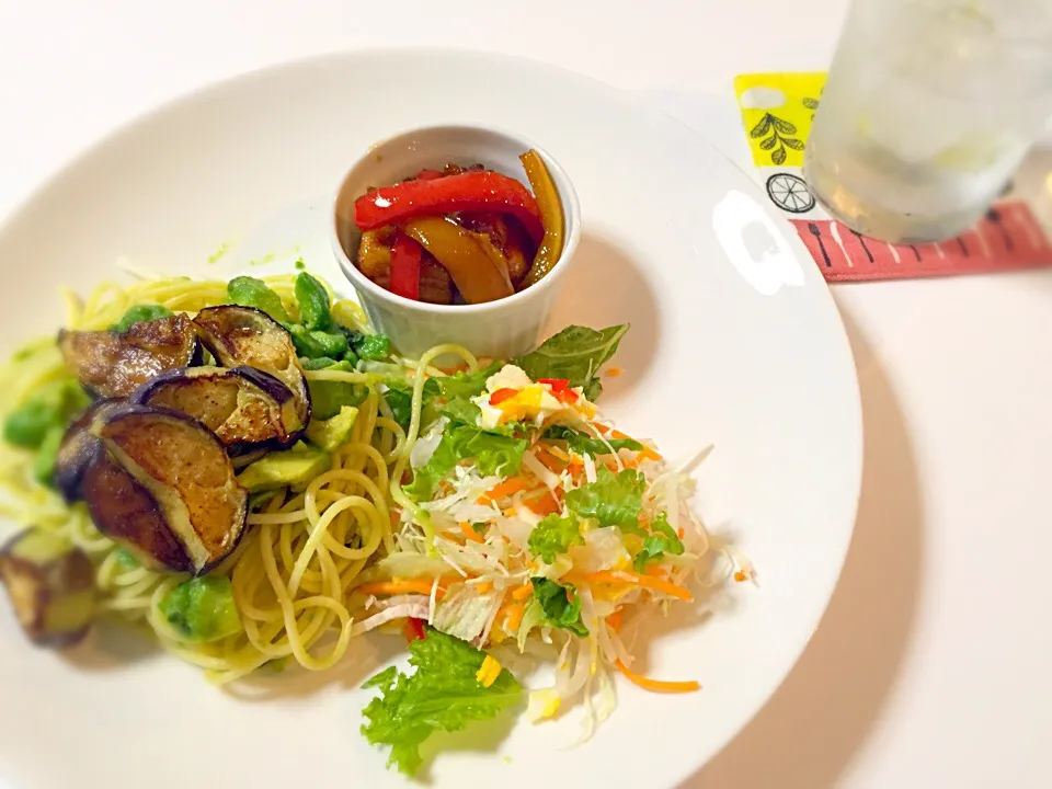 Snapdishの料理写真:🍴 今日のDinner    
⭐️   野菜サラダ
⭐️   アボカドとナスのパスタ
⭐️   鶏肉とパプリカの黒酢炒め|🍷katuzou🍷さん