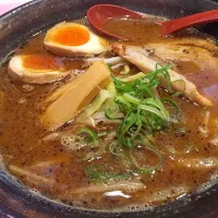 Snapdishの料理写真:金の炙り味噌ラーメン (味付煮玉子トッピング)|さくさくぱんださん