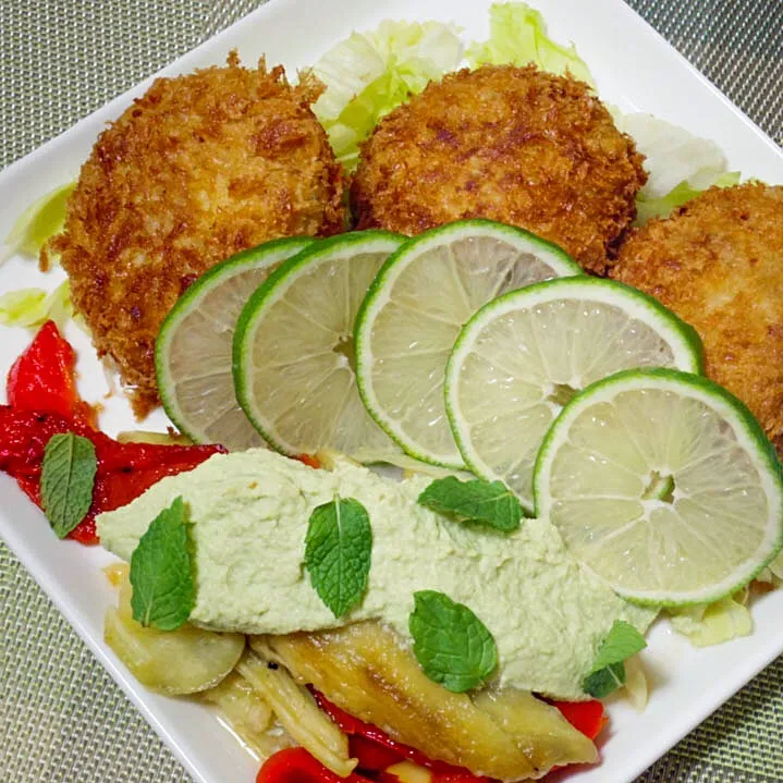 トムヤムコロッケに焼き茄子パプリカの枝豆グリーンカレーディップ|Nao ペロンさん