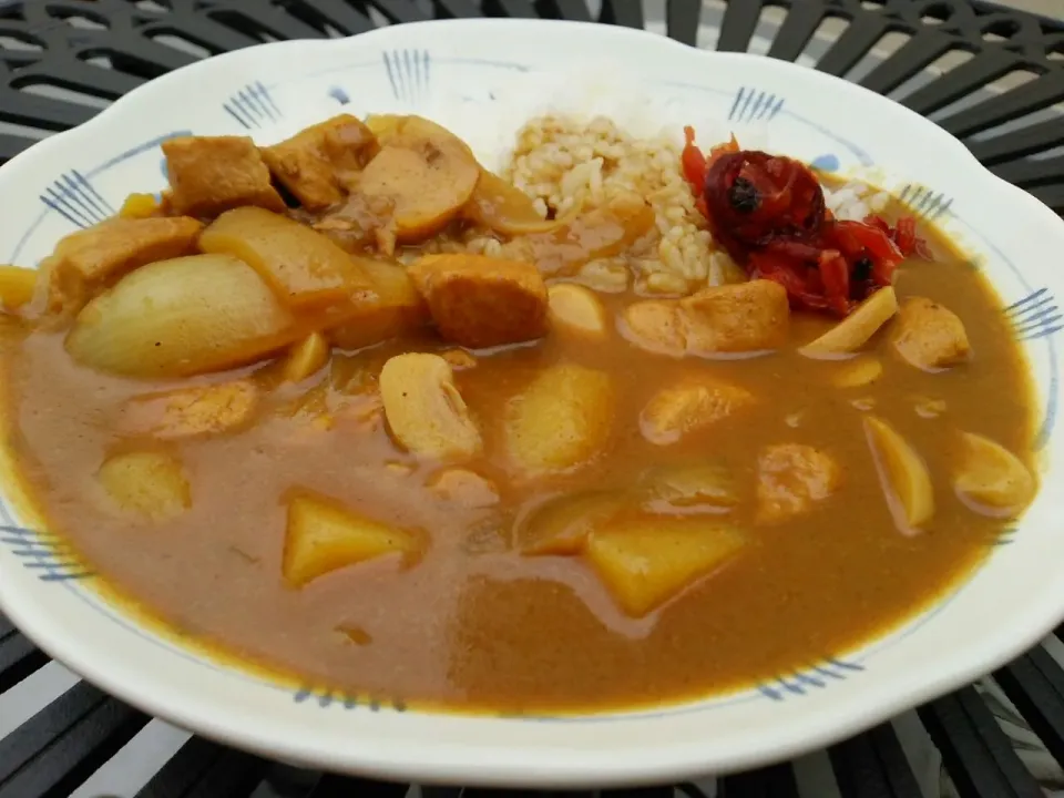 猛暑がひと休み。
涼しい今朝は屋上で家カレー^^|kamekameさん